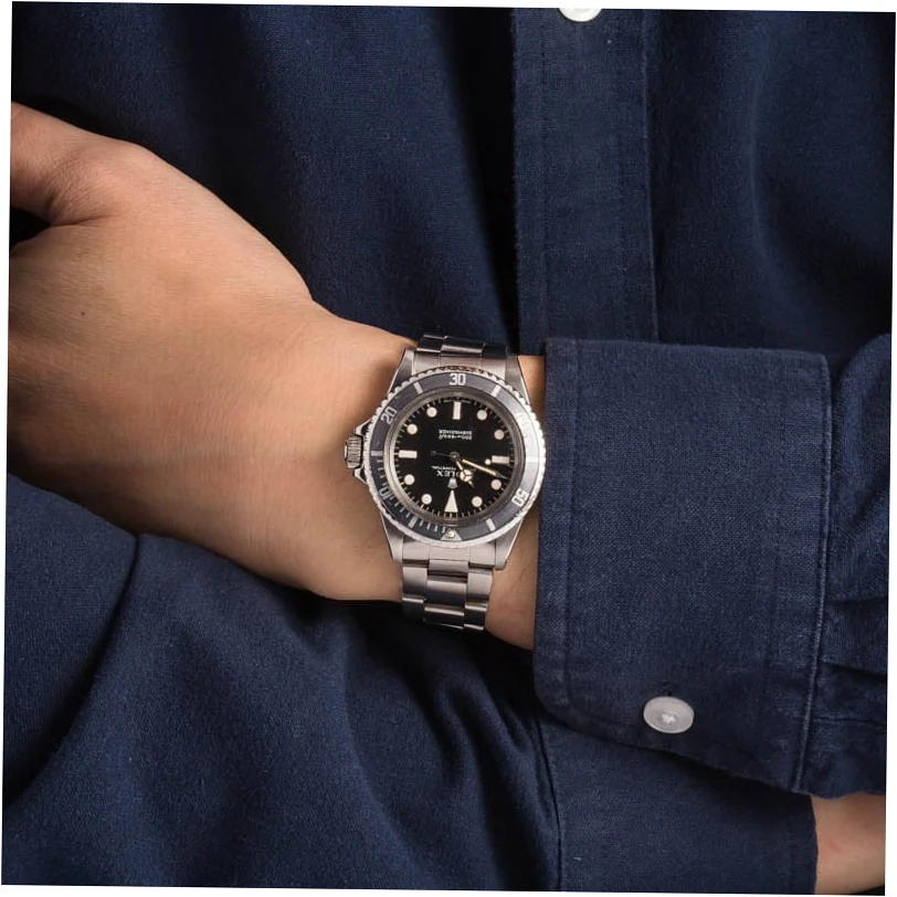 Let's compare AAA and genuine watches, looking at the costs and benefits.
