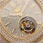 Patek Philippe Nautilus 5711 40mm Yellow Gold Super Clone Watch - Image 4